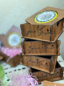 صندوق خشب مع خزف